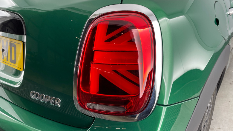 MINI Hatchback 1.5 Cooper Classic Premium 5dr Auto Petrol Hatchback